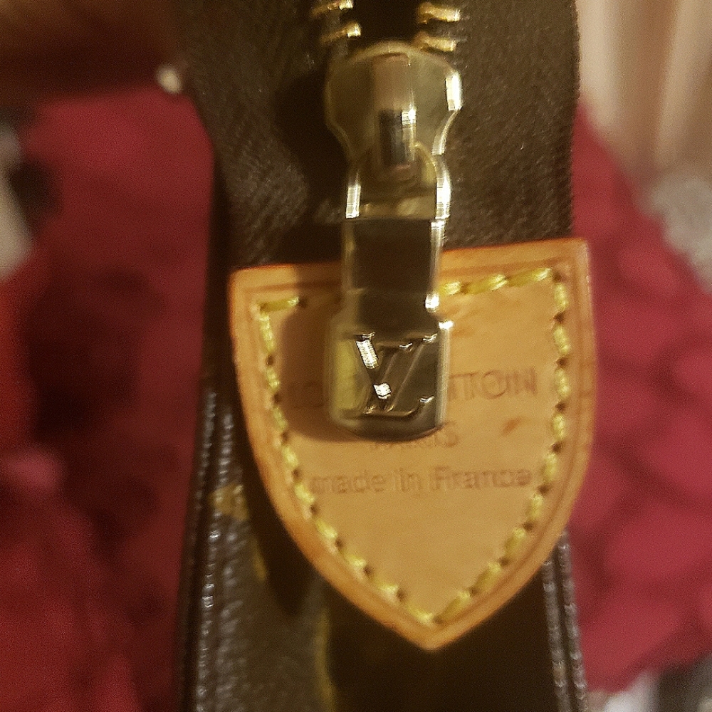 LOUIS VUITTON Monogram Poche Toilette 15 Cosmetics Pouch LV